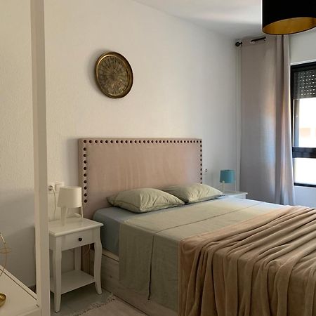 Schoene Wohnung In Zentrum Von ตอร์เรเวียคา ภายนอก รูปภาพ