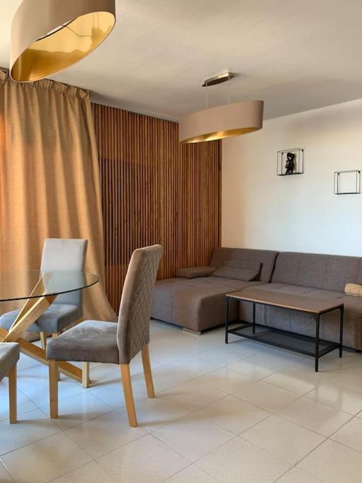 Schoene Wohnung In Zentrum Von ตอร์เรเวียคา ภายนอก รูปภาพ